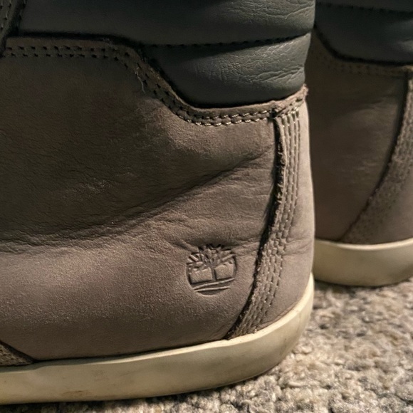 LIKE NEW Timberland Everyday Boots - Picture 2 of 5